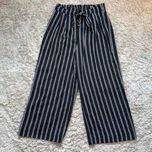 Women’s Capri Paperbag pants Size XS